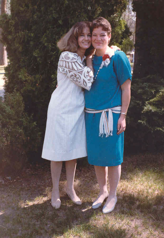 1985 baccalaurreate Pierrette et sa amie Meg