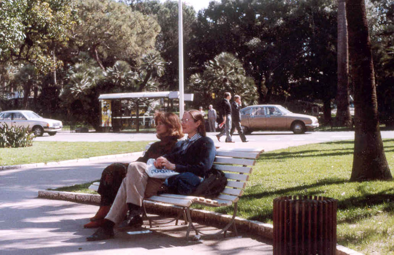 1990 Pierrette et Maia sur la banc 3616